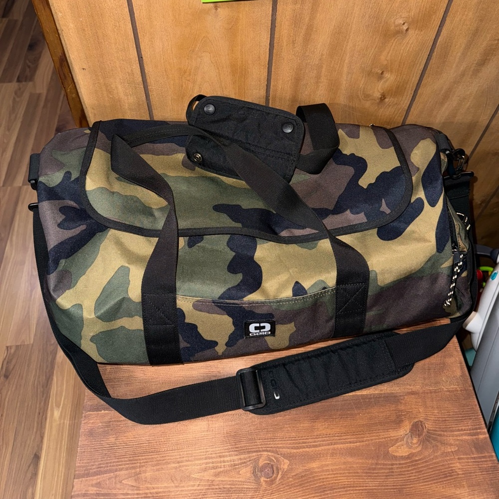 Ogio camo duffel bag